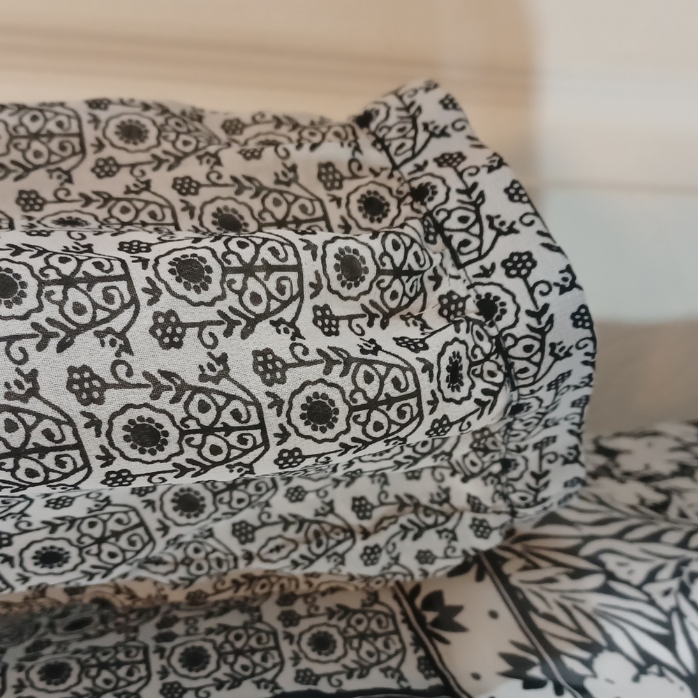 Old Navy top. - Picture 6 of 11